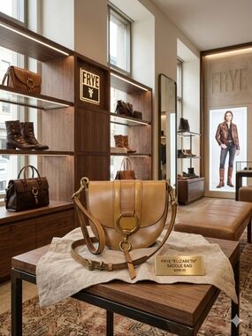 FRYE Elizabeth Saddle Bag in Tan Leather